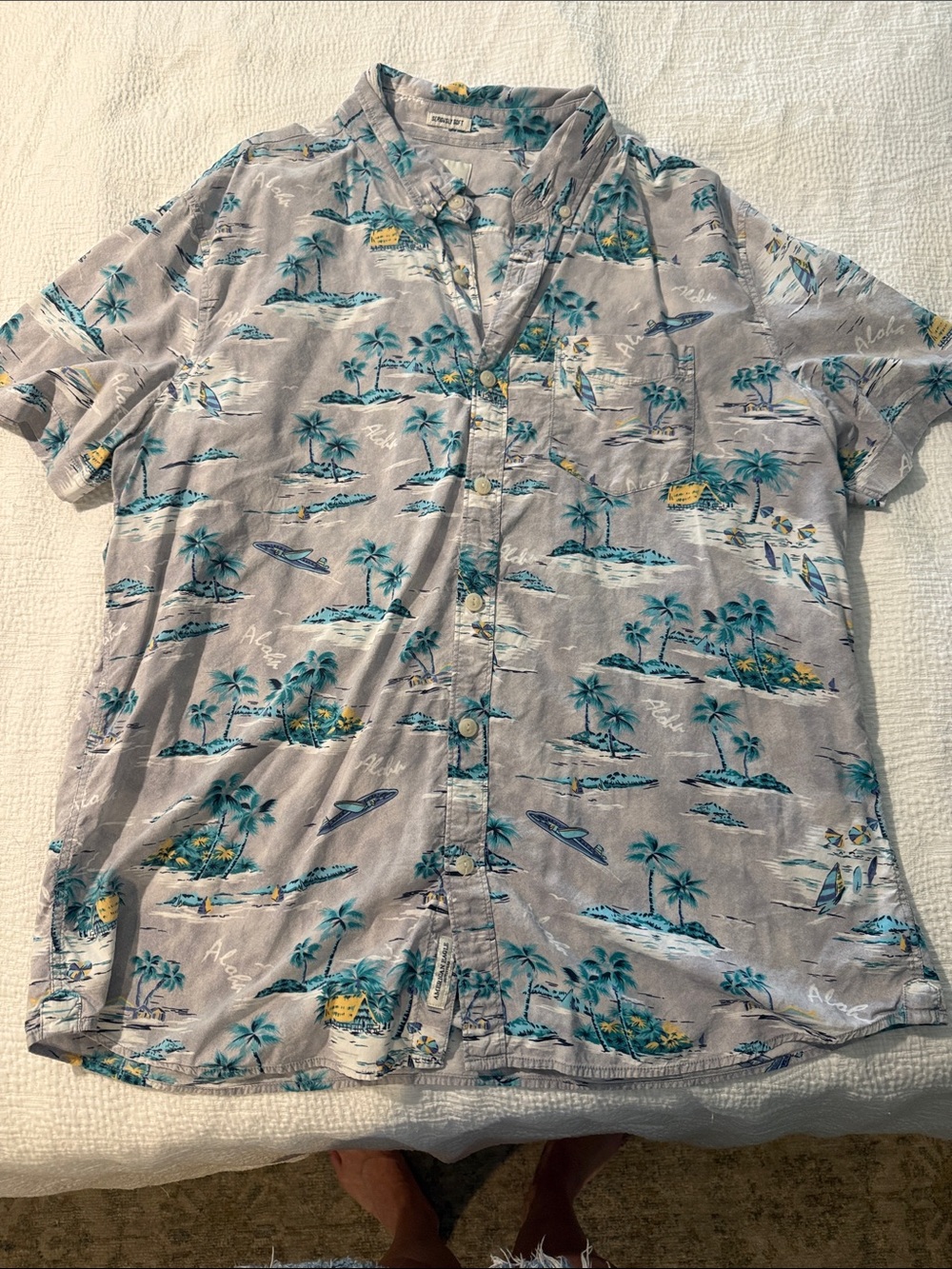 Super soft Hawaiian button down!